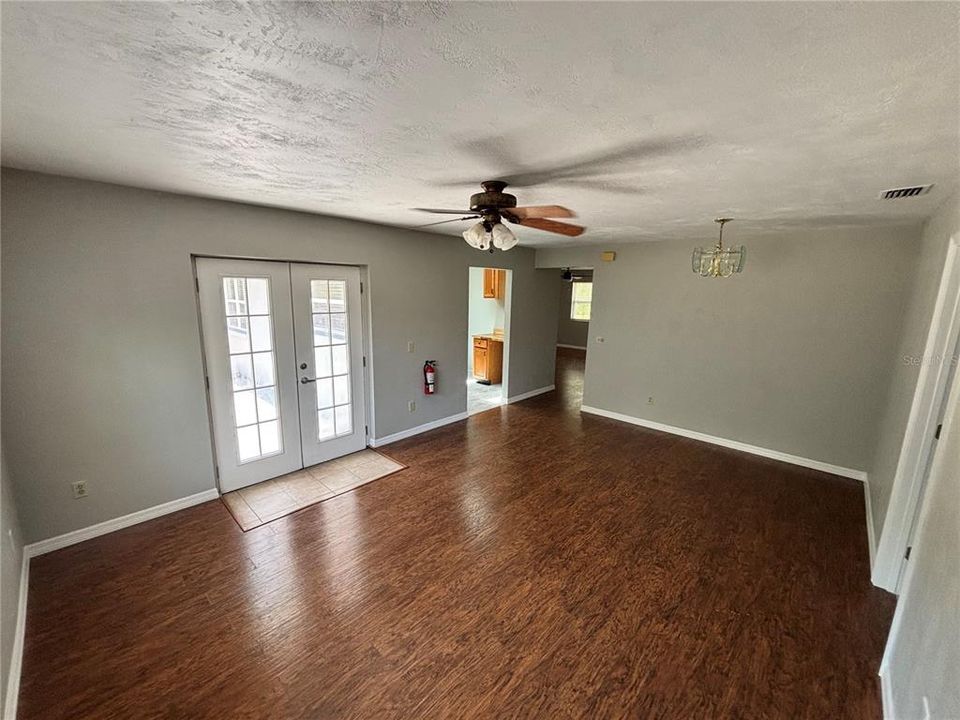 For Rent: $1,975 (3 beds, 2 baths, 1460 Square Feet)