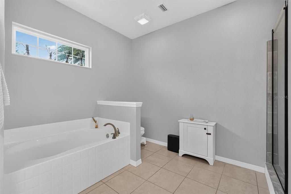 For Sale: $515,000 (3 beds, 2 baths, 2356 Square Feet)