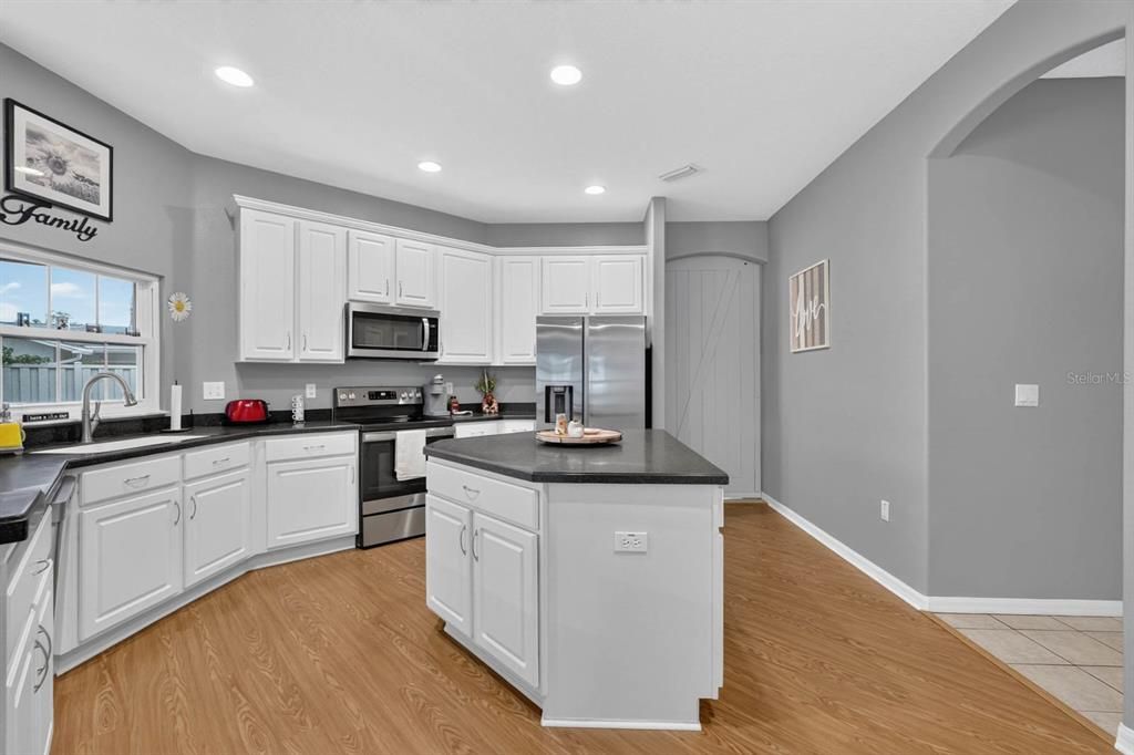 For Sale: $515,000 (3 beds, 2 baths, 2356 Square Feet)