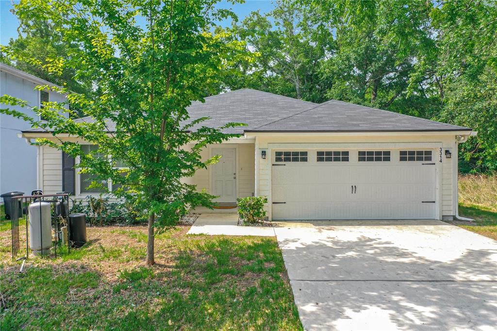 For Sale: $229,900 (3 beds, 2 baths, 1196 Square Feet)