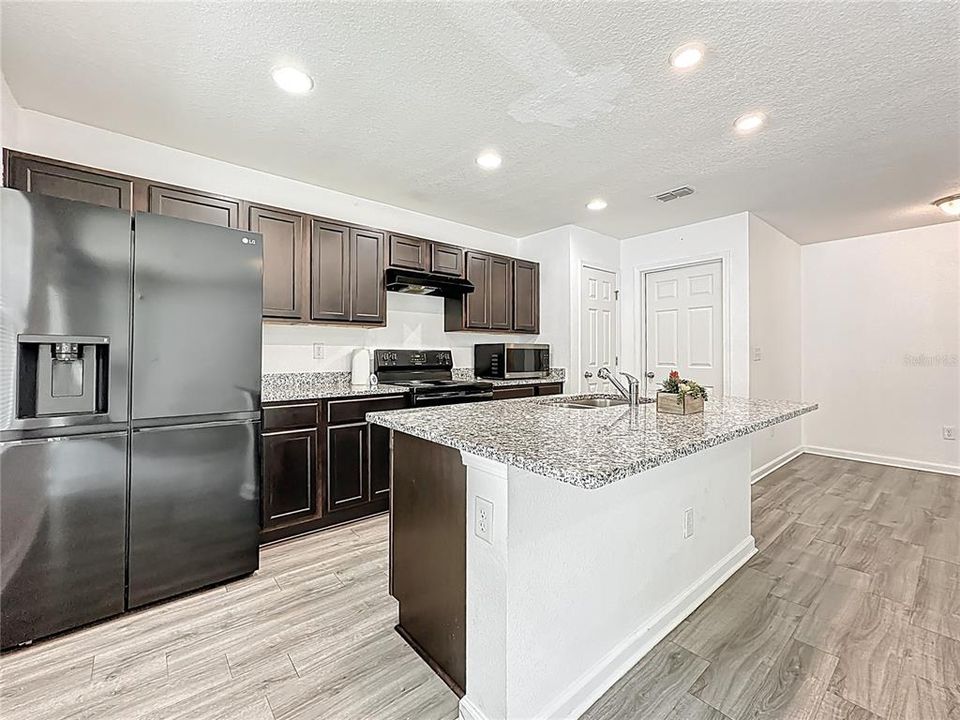 For Sale: $229,900 (3 beds, 2 baths, 1196 Square Feet)