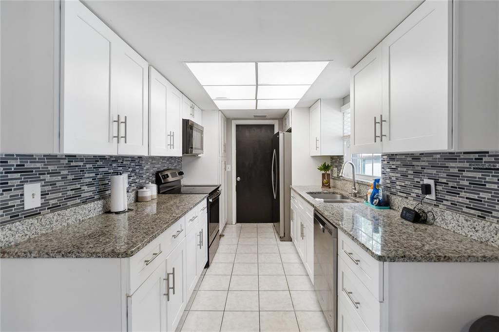 На продажу: $325,000 (4 спален, 2 ванн, 1318 Квадратных фут)