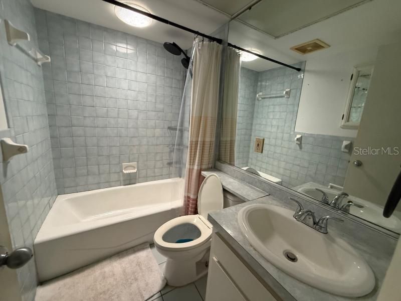 Под контрактом: $229,900 (4 спален, 2 ванн, 1214 Квадратных фут)