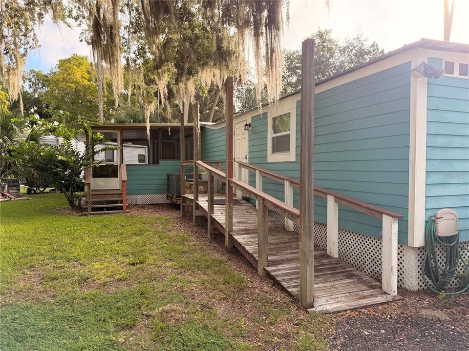 For Rent: $2,250 (2 beds, 2 baths, 732 Square Feet)