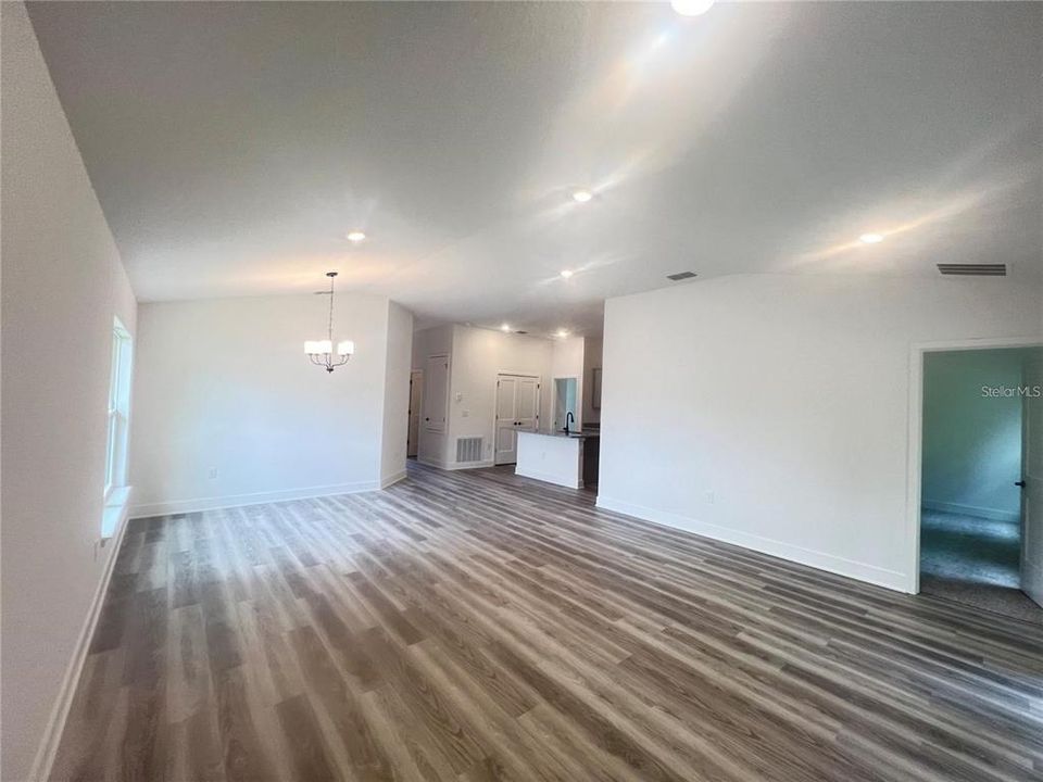 En Venta: $350,316 (4 camas, 2 baños, 1635 Pies cuadrados)