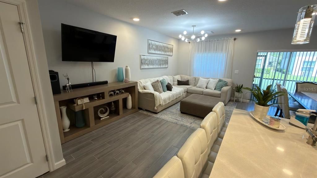 For Sale: $315,000 (3 beds, 2 baths, 1556 Square Feet)