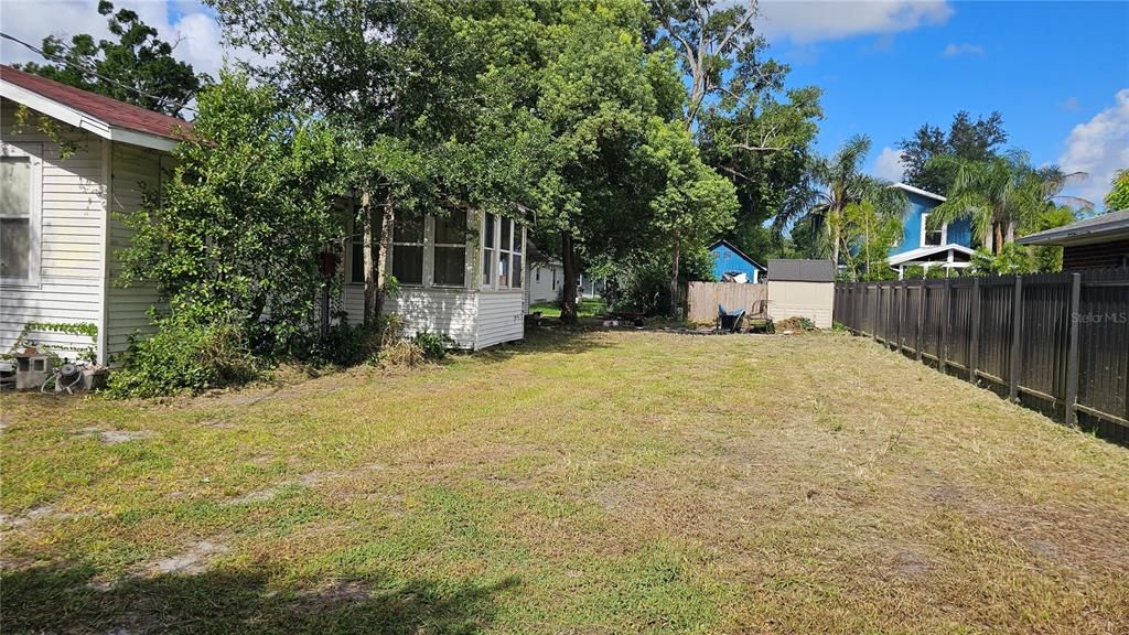 Activo con contrato: $275,000 (3 camas, 1 baños, 1873 Pies cuadrados)