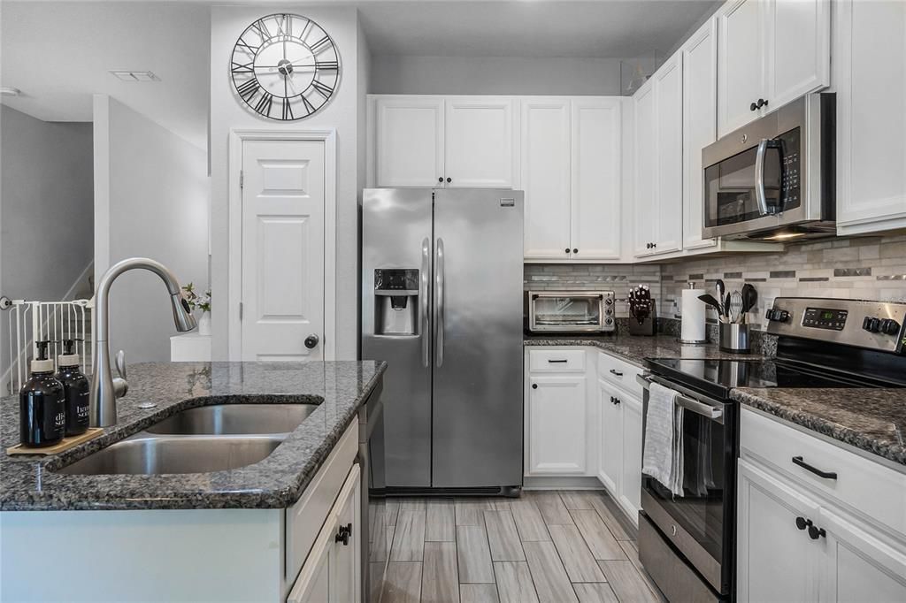For Rent: $2,350 (3 beds, 2 baths, 1567 Square Feet)