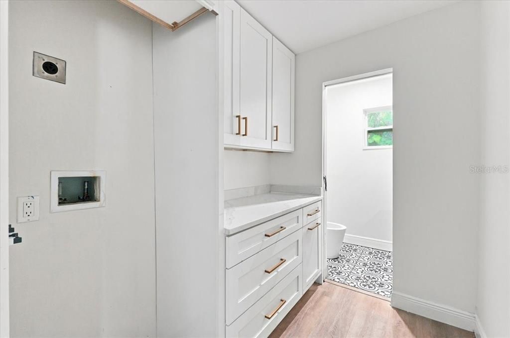 En Venta: $410,000 (4 camas, 2 baños, 2516 Pies cuadrados)