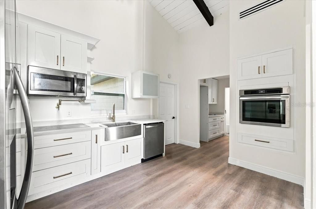 En Venta: $410,000 (4 camas, 2 baños, 2516 Pies cuadrados)
