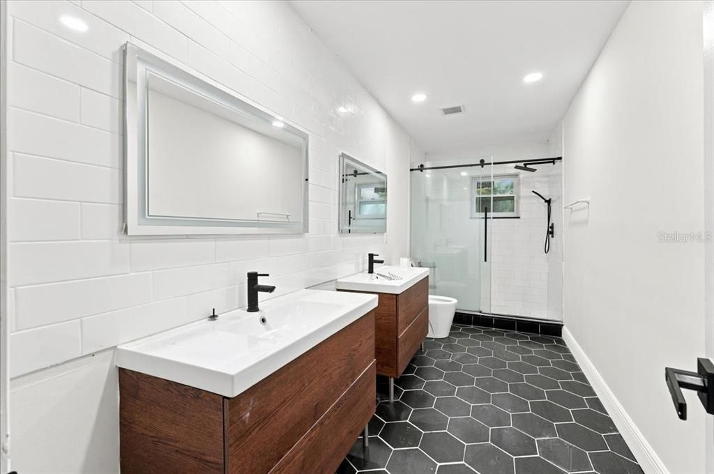 En Venta: $410,000 (4 camas, 2 baños, 2516 Pies cuadrados)