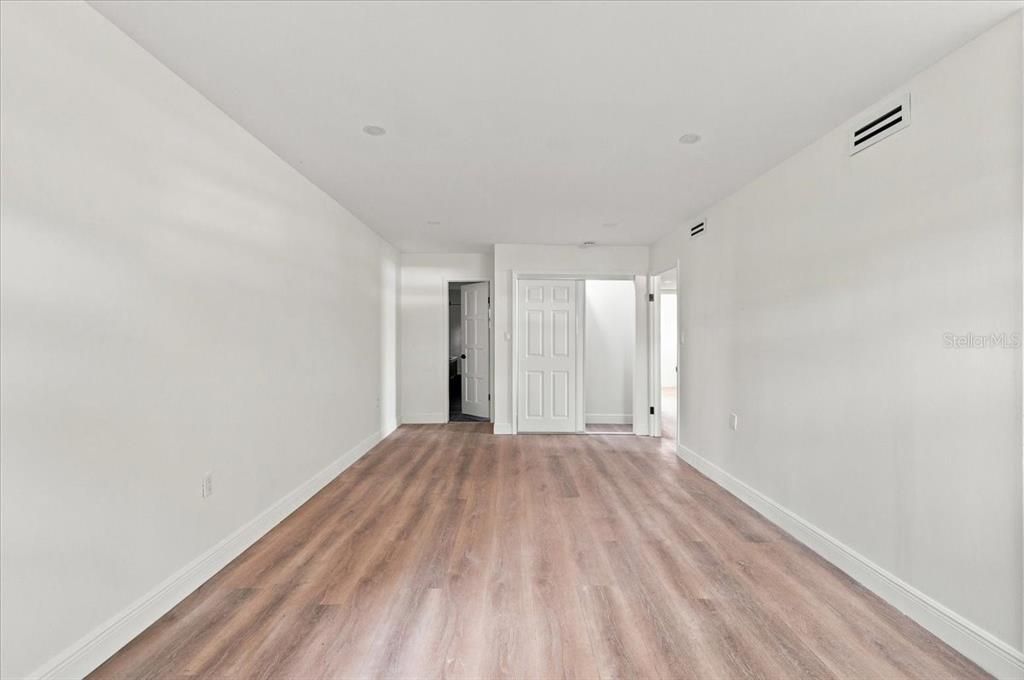 En Venta: $410,000 (4 camas, 2 baños, 2516 Pies cuadrados)