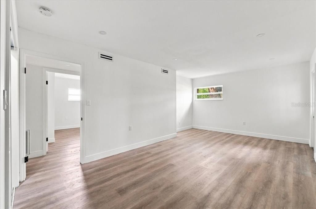 En Venta: $410,000 (4 camas, 2 baños, 2516 Pies cuadrados)