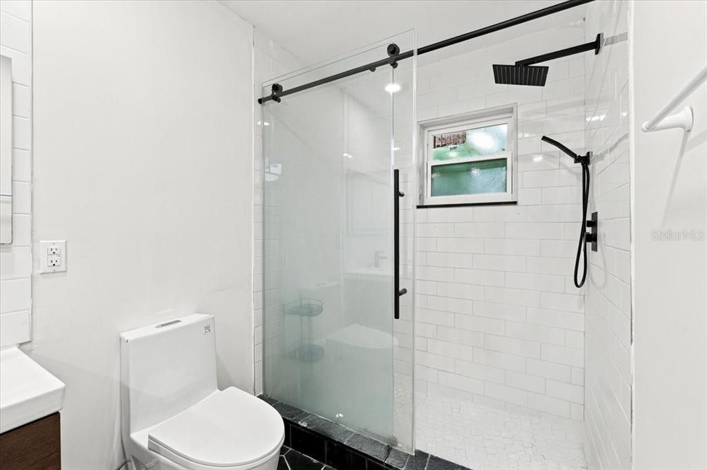 En Venta: $410,000 (4 camas, 2 baños, 2516 Pies cuadrados)
