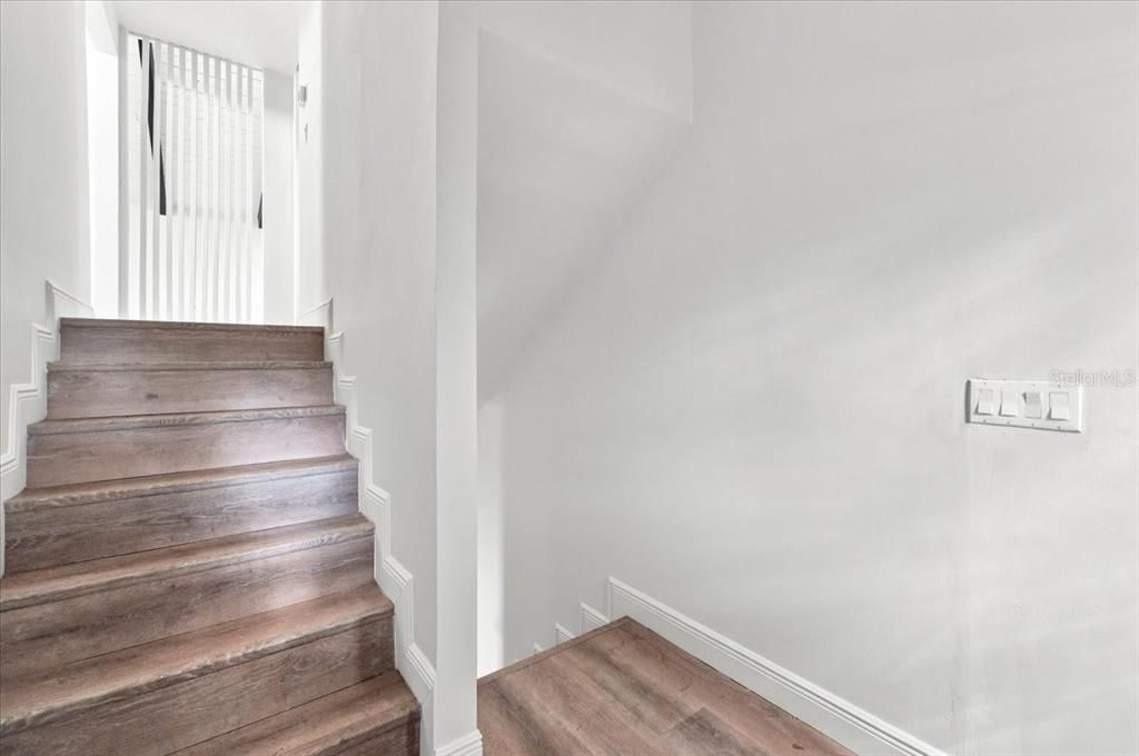 En Venta: $410,000 (4 camas, 2 baños, 2516 Pies cuadrados)