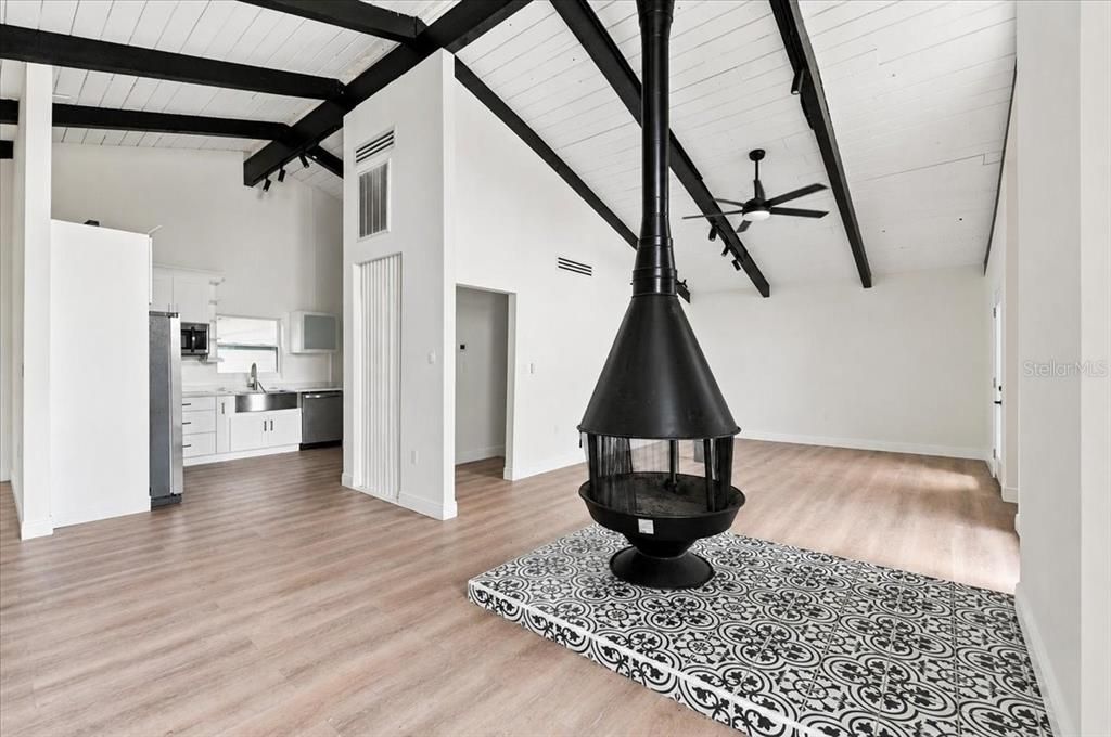 En Venta: $410,000 (4 camas, 2 baños, 2516 Pies cuadrados)