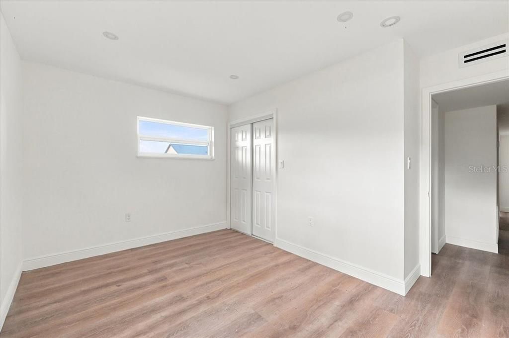 En Venta: $410,000 (4 camas, 2 baños, 2516 Pies cuadrados)