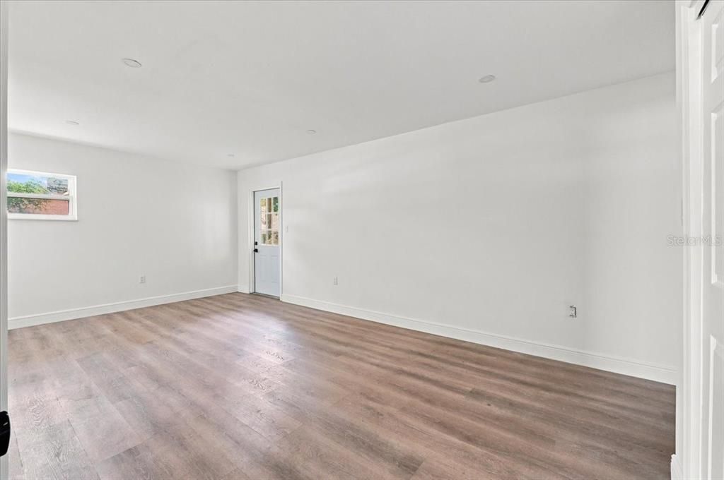 En Venta: $410,000 (4 camas, 2 baños, 2516 Pies cuadrados)