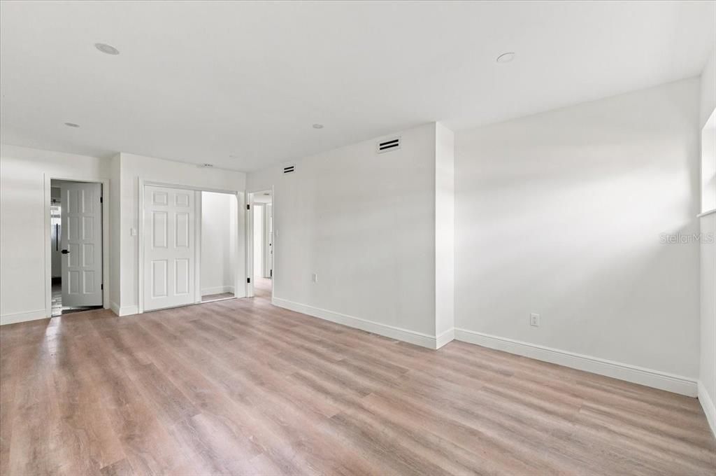 En Venta: $410,000 (4 camas, 2 baños, 2516 Pies cuadrados)