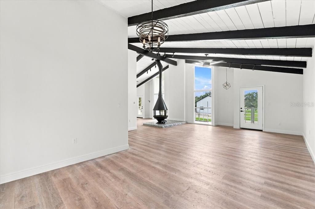 En Venta: $410,000 (4 camas, 2 baños, 2516 Pies cuadrados)