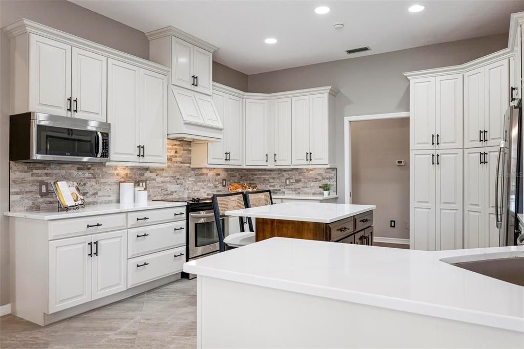 For Sale: $1,350,000 (3 beds, 3 baths, 3747 Square Feet)