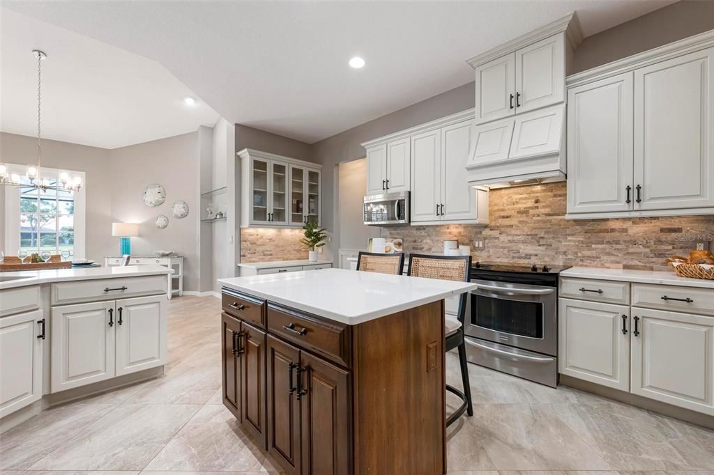 For Sale: $1,350,000 (3 beds, 3 baths, 3747 Square Feet)