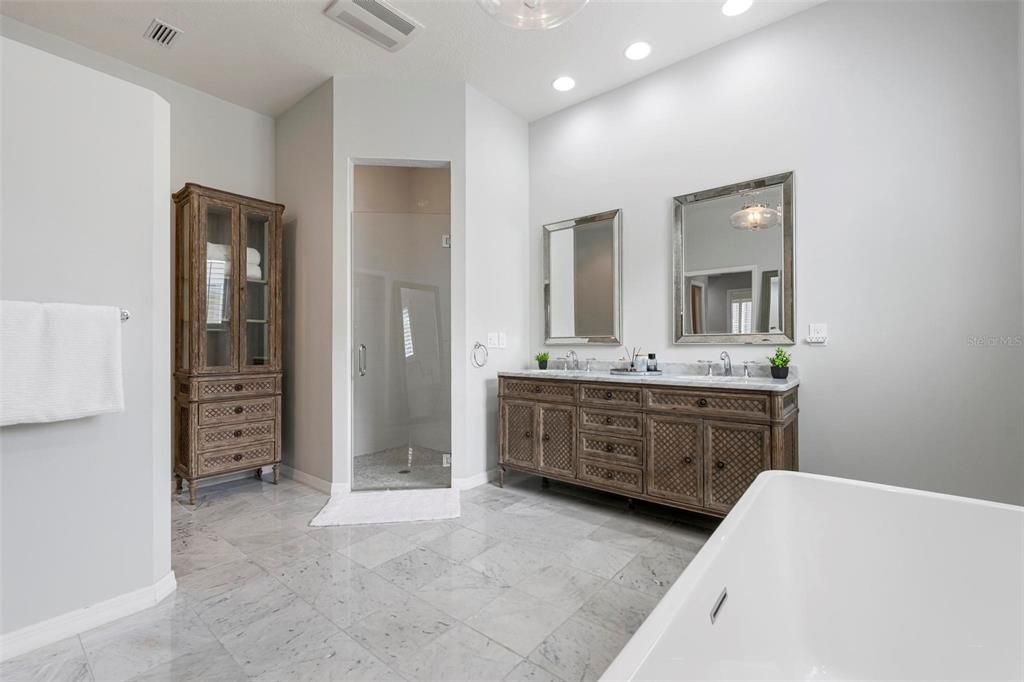 For Sale: $1,350,000 (3 beds, 3 baths, 3747 Square Feet)