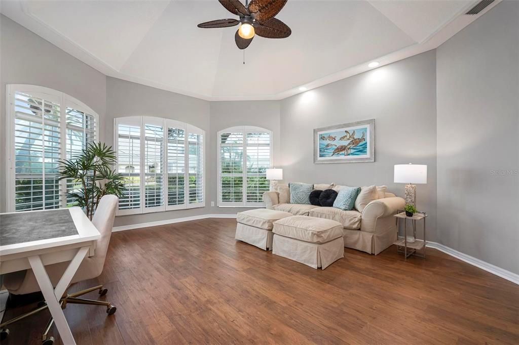 For Sale: $1,350,000 (3 beds, 3 baths, 3747 Square Feet)