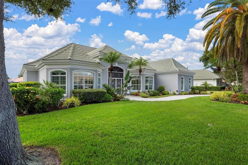 For Sale: $1,350,000 (3 beds, 3 baths, 3747 Square Feet)