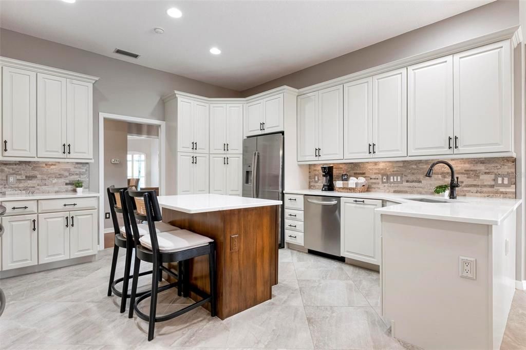 For Sale: $1,350,000 (3 beds, 3 baths, 3747 Square Feet)