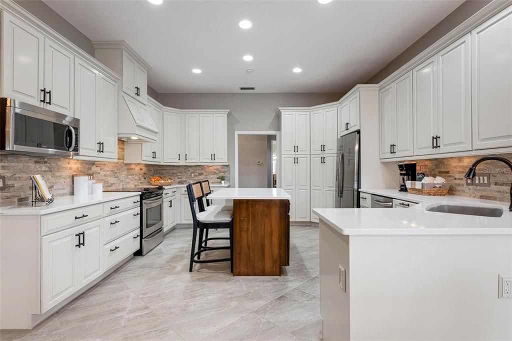For Sale: $1,350,000 (3 beds, 3 baths, 3747 Square Feet)