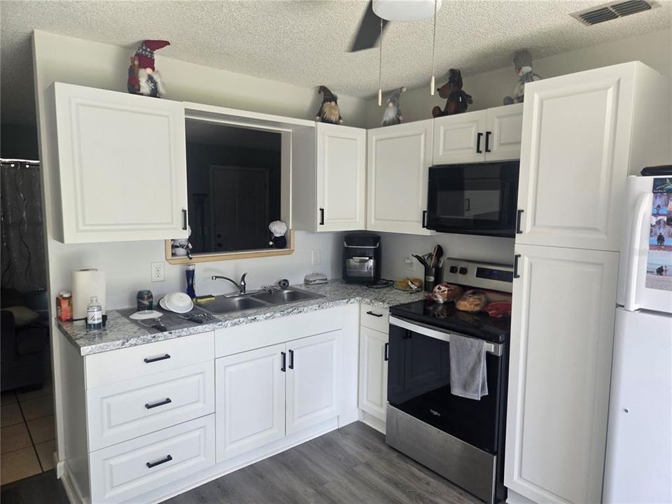 На продажу: $329,900 (4 спален, 0 ванн, 1740 Квадратных фут)