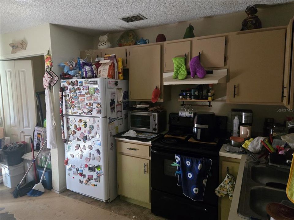 На продажу: $329,900 (4 спален, 0 ванн, 1740 Квадратных фут)