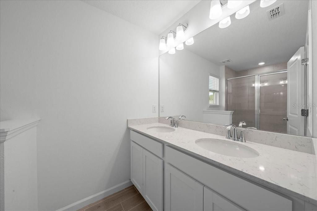 For Rent: $1,900 (3 beds, 2 baths, 1828 Square Feet)