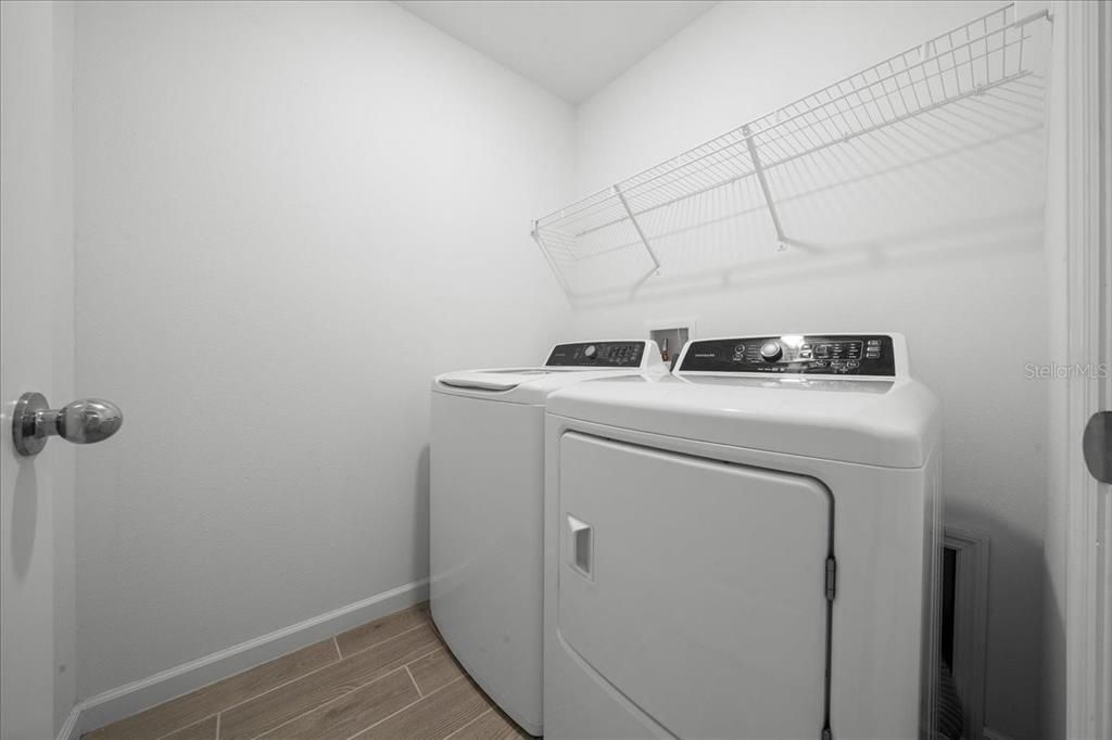 For Rent: $1,900 (3 beds, 2 baths, 1828 Square Feet)