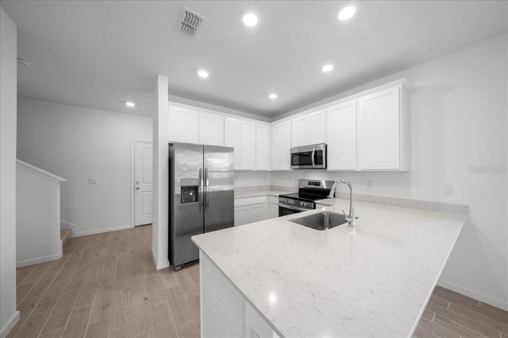 For Rent: $1,900 (3 beds, 2 baths, 1828 Square Feet)
