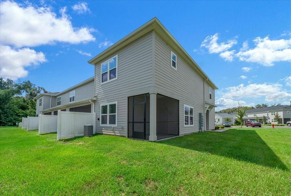 For Rent: $1,900 (3 beds, 2 baths, 1828 Square Feet)