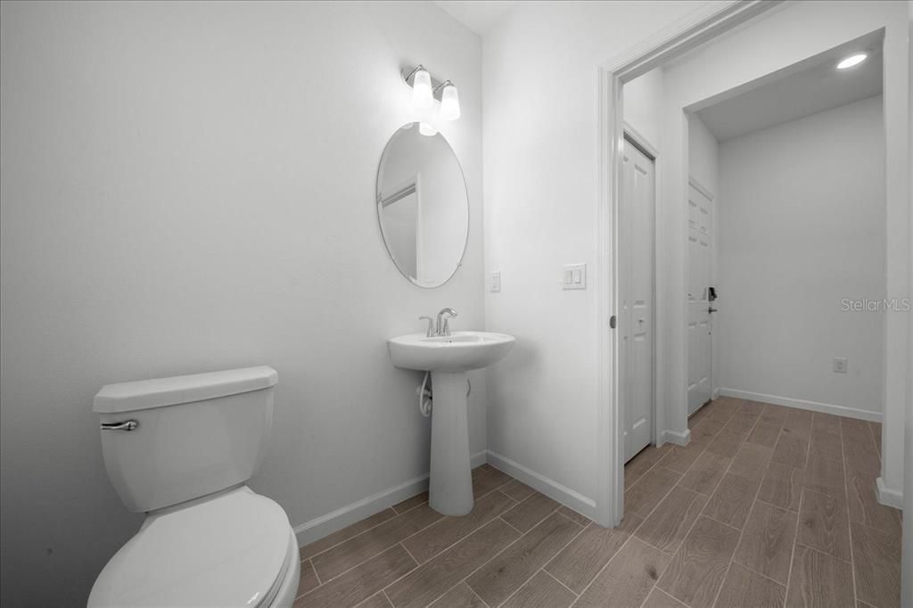 For Rent: $1,900 (3 beds, 2 baths, 1828 Square Feet)