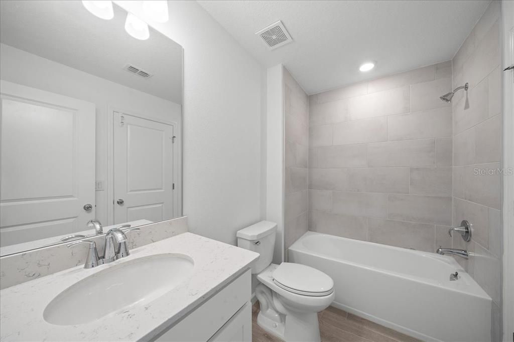 For Rent: $1,900 (3 beds, 2 baths, 1828 Square Feet)