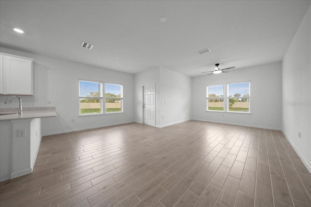 For Rent: $1,900 (3 beds, 2 baths, 1828 Square Feet)