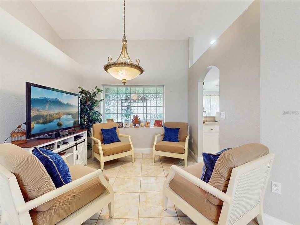 En Venta: $302,000 (3 camas, 2 baños, 1613 Pies cuadrados)