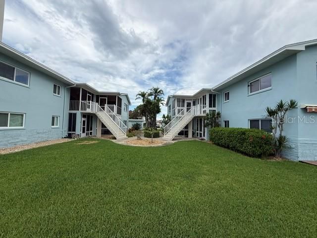 For Rent: $2,200 (2 beds, 1 baths, 793 Square Feet)