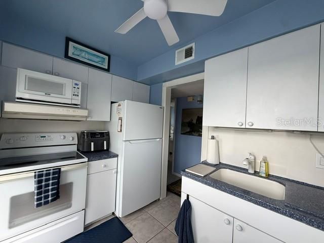 For Rent: $2,200 (2 beds, 1 baths, 793 Square Feet)