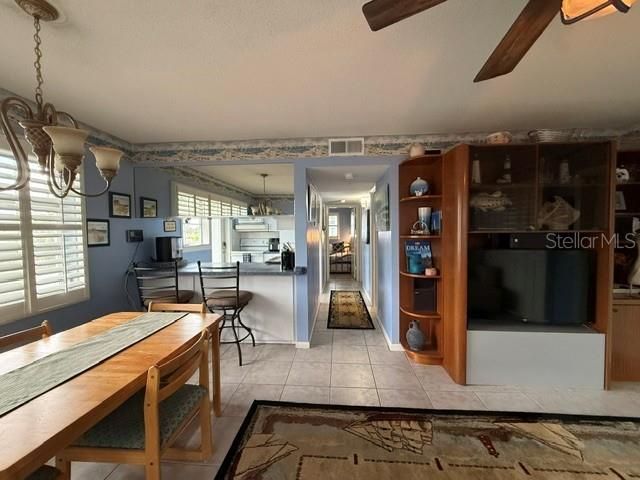 For Rent: $2,200 (2 beds, 1 baths, 793 Square Feet)