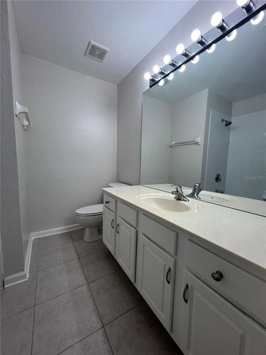 En Venta: $245,000 (2 camas, 2 baños, 1078 Pies cuadrados)