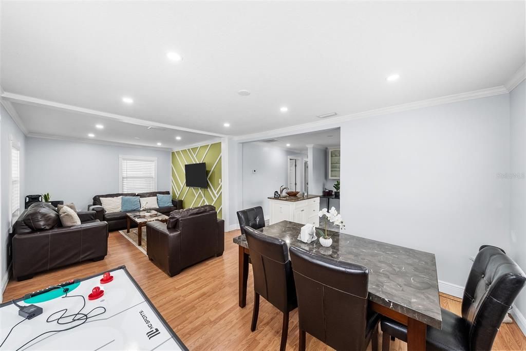 待售: $349,000 (3 贝兹, 2 浴室, 1125 平方英尺)