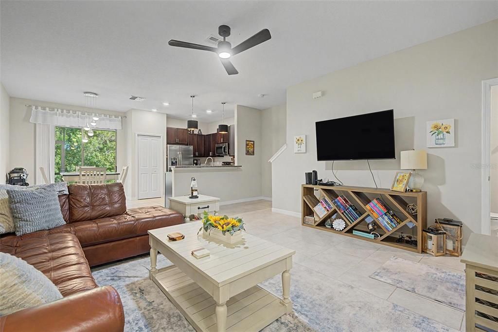 For Sale: $250,000 (3 beds, 2 baths, 1701 Square Feet)