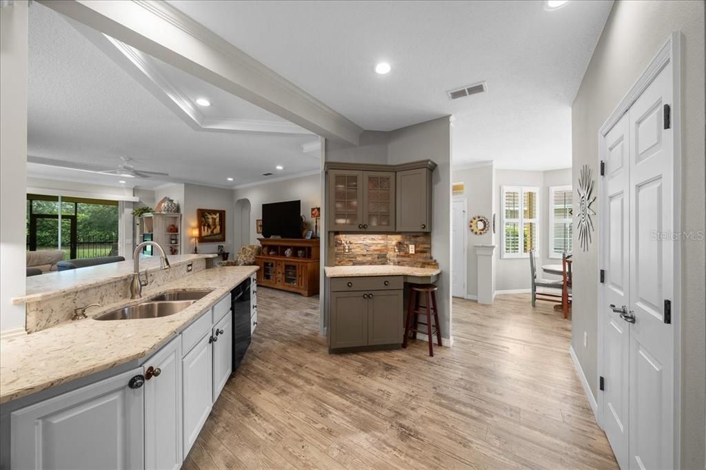 For Sale: $255,000 (2 beds, 2 baths, 1578 Square Feet)