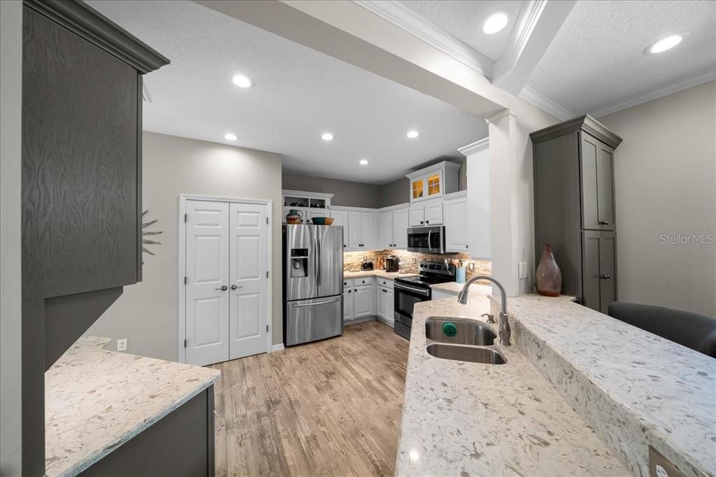 For Sale: $255,000 (2 beds, 2 baths, 1578 Square Feet)