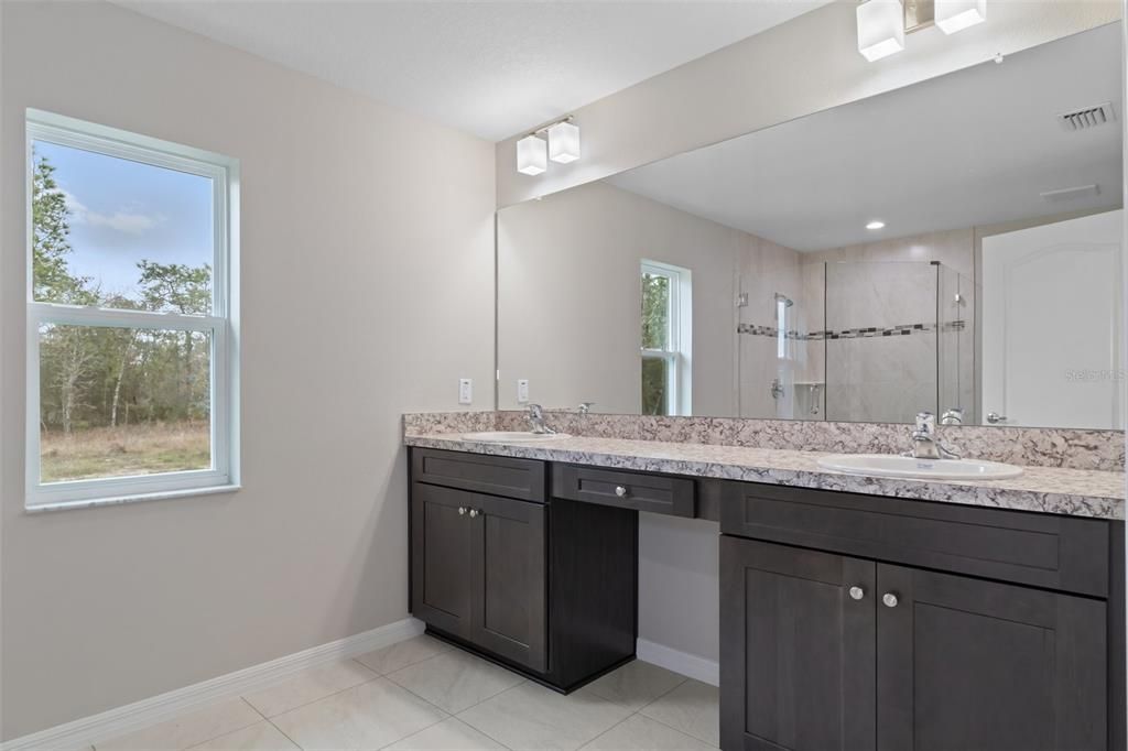 For Sale: $349,900 (3 beds, 2 baths, 1724 Square Feet)